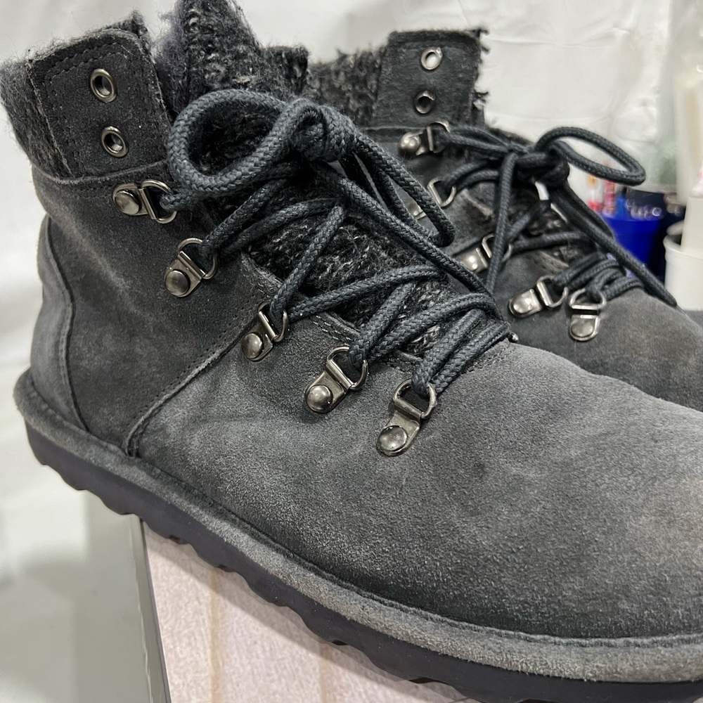 Women’s size 12 bear paw lace up boots